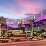 Amazing Resort In Noho